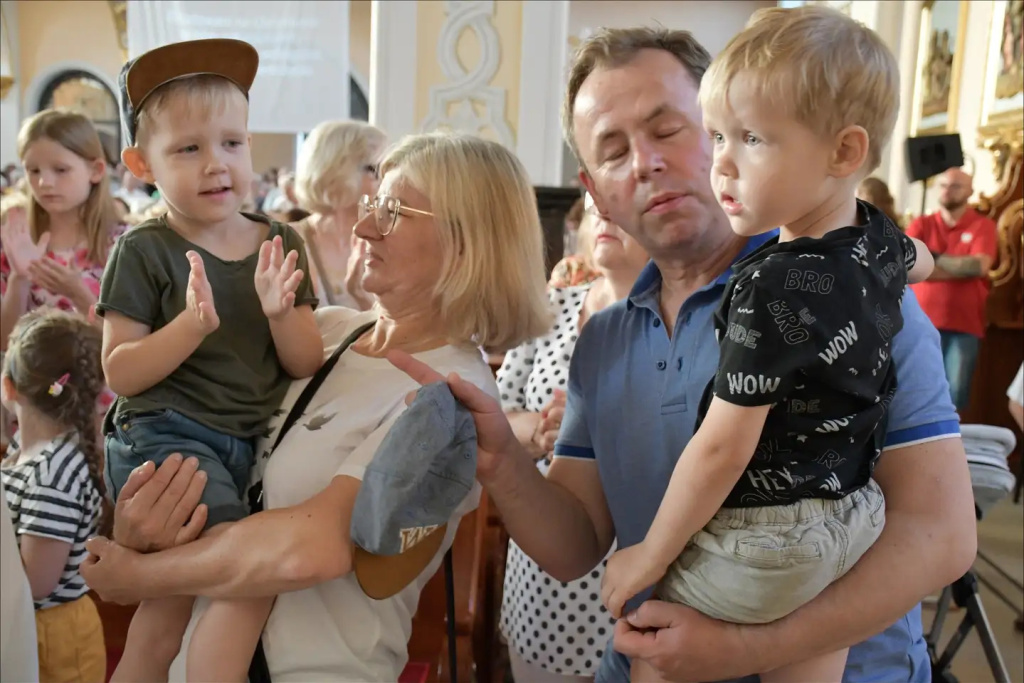 Wielbili śpiewem (VIDEO)