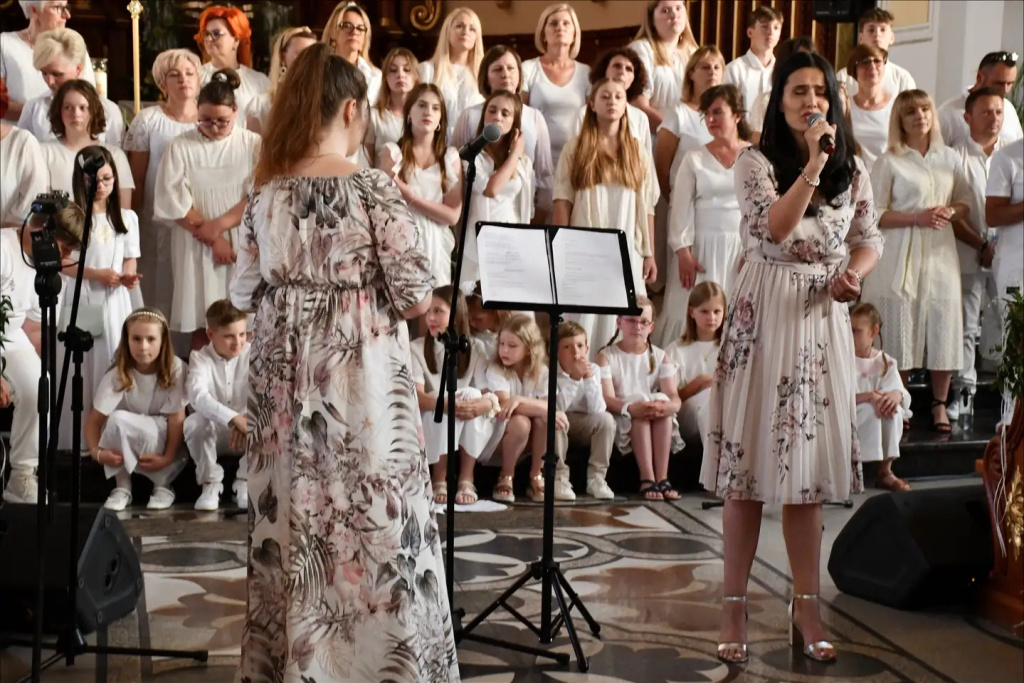Wielbili śpiewem (VIDEO)