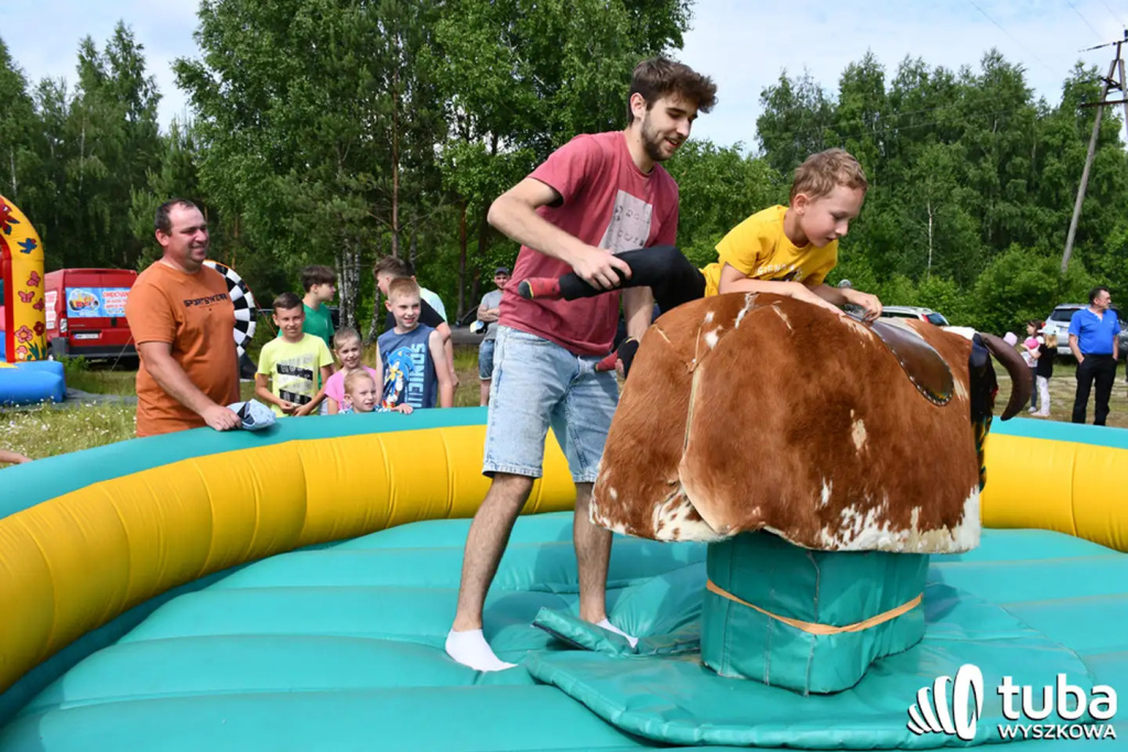 Po sąsiedzku i rodzinnie bawili się w Leszczydole-Nowinach (VIDEO)