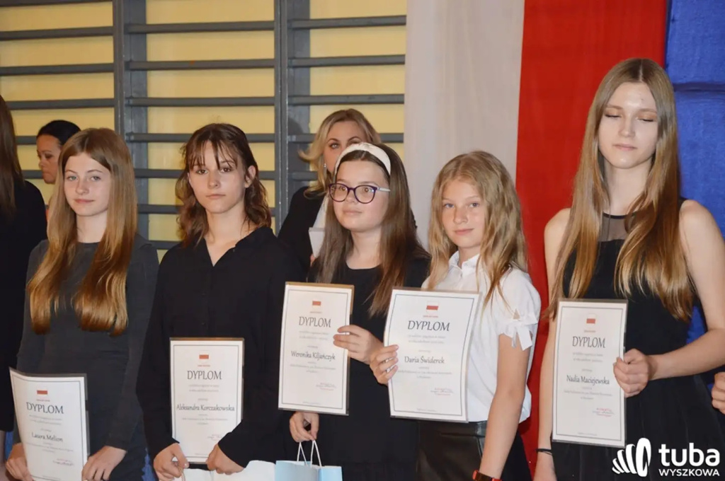 Uczniowie gminy Wyszków uroczyście zakończyli rok szkolny 2022/2023