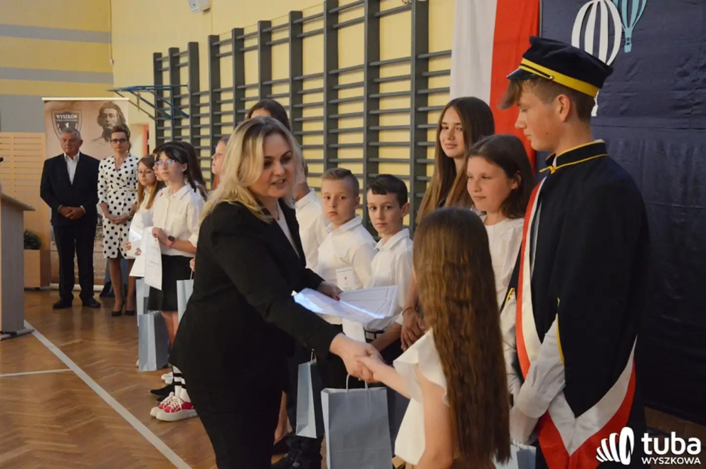 Uczniowie gminy Wyszków uroczyście zakończyli rok szkolny 2022/2023