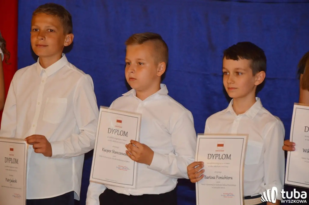 Uczniowie gminy Wyszków uroczyście zakończyli rok szkolny 2022/2023