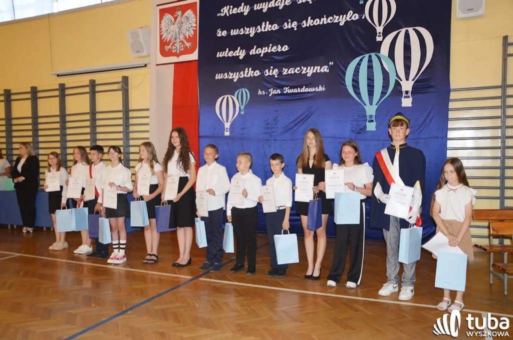 Uczniowie gminy Wyszków uroczyście zakończyli rok szkolny 2022/2023
