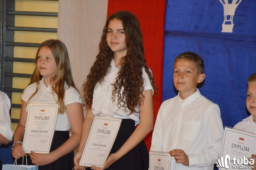 Uczniowie gminy Wyszków uroczyście zakończyli rok szkolny 2022/2023