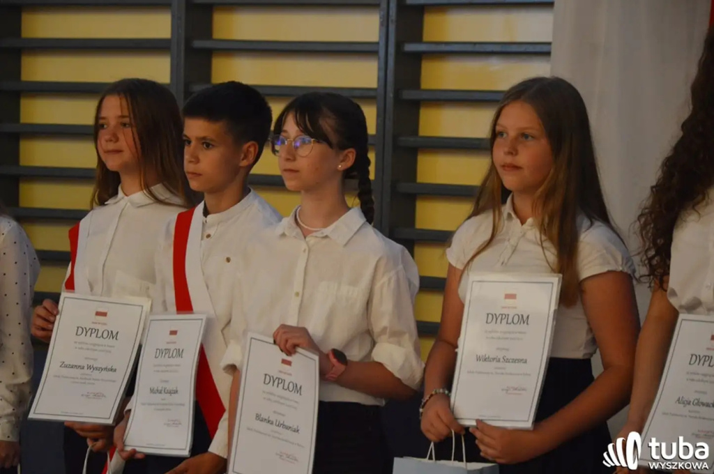 Uczniowie gminy Wyszków uroczyście zakończyli rok szkolny 2022/2023