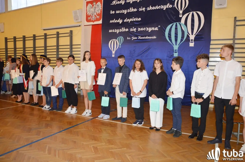 Uczniowie gminy Wyszków uroczyście zakończyli rok szkolny 2022/2023
