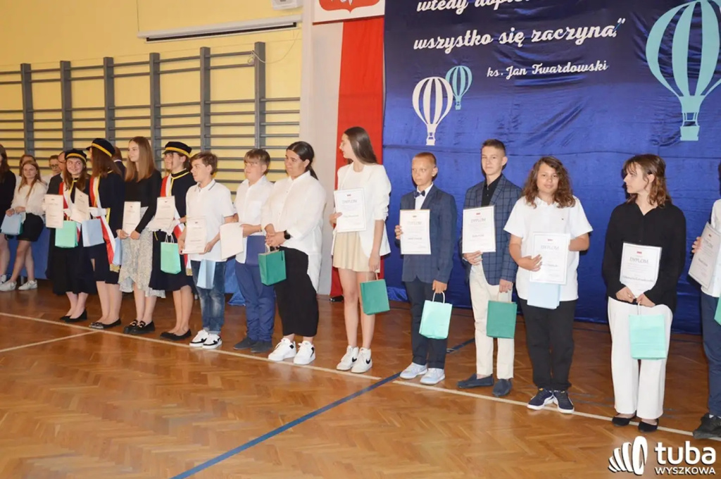 Uczniowie gminy Wyszków uroczyście zakończyli rok szkolny 2022/2023