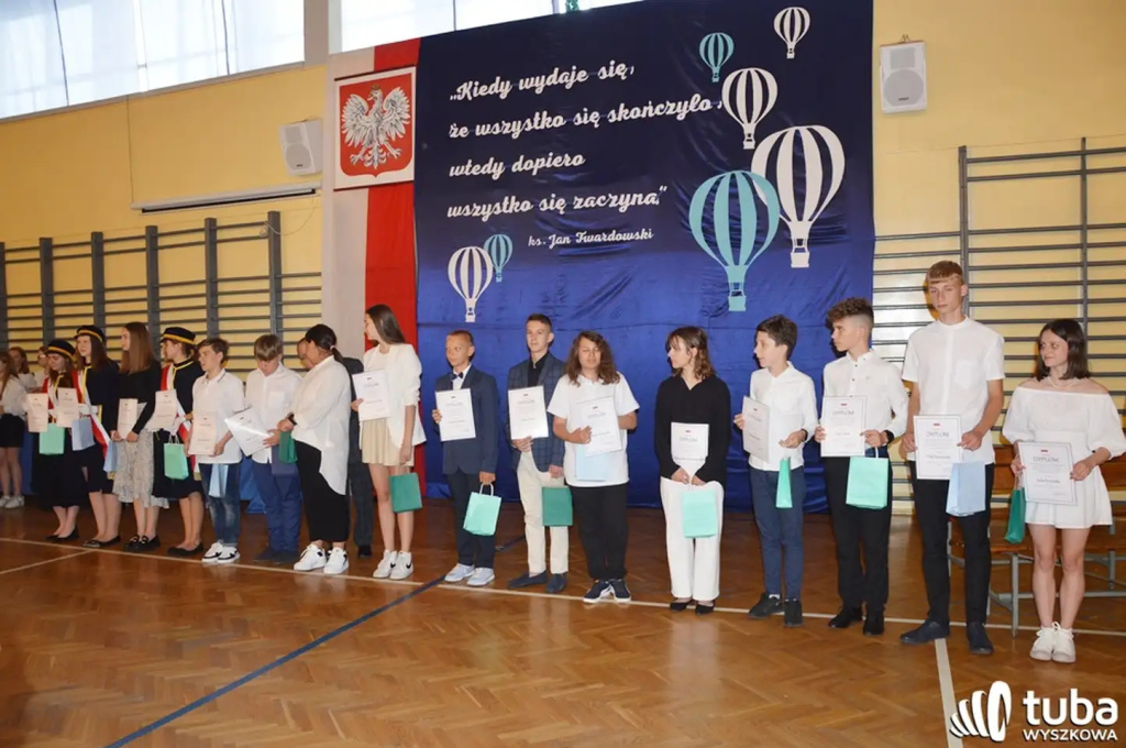 Uczniowie gminy Wyszków uroczyście zakończyli rok szkolny 2022/2023