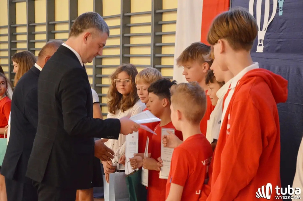 Uczniowie gminy Wyszków uroczyście zakończyli rok szkolny 2022/2023