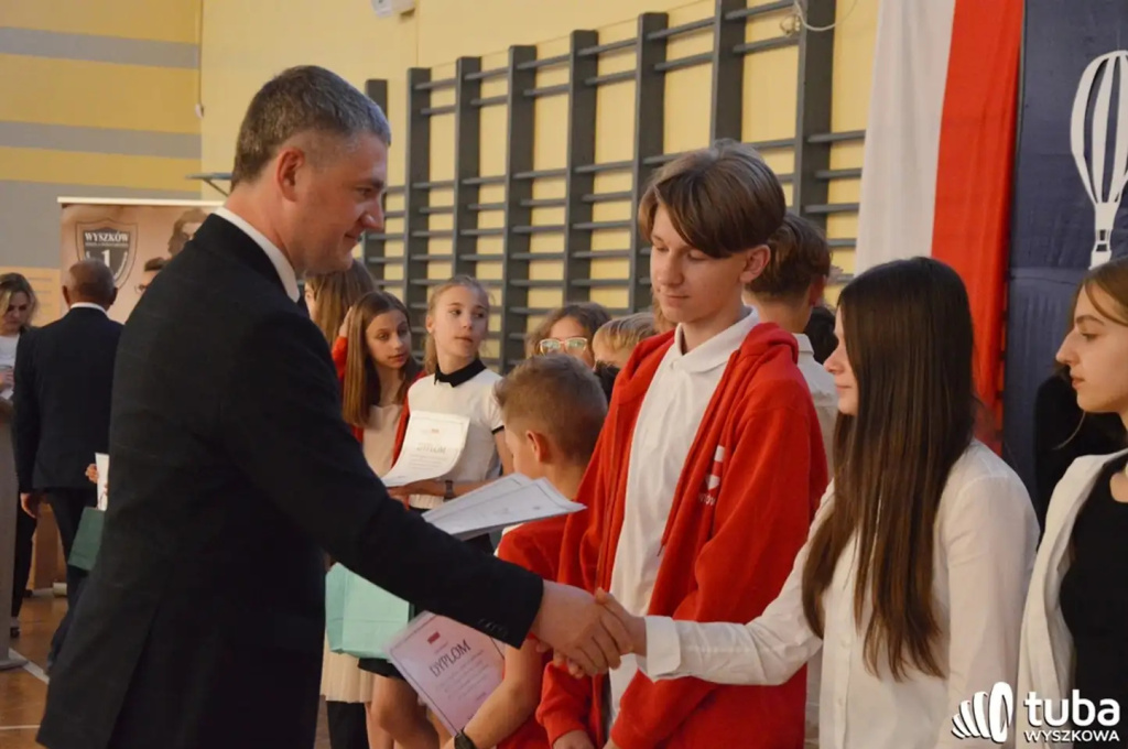 Uczniowie gminy Wyszków uroczyście zakończyli rok szkolny 2022/2023
