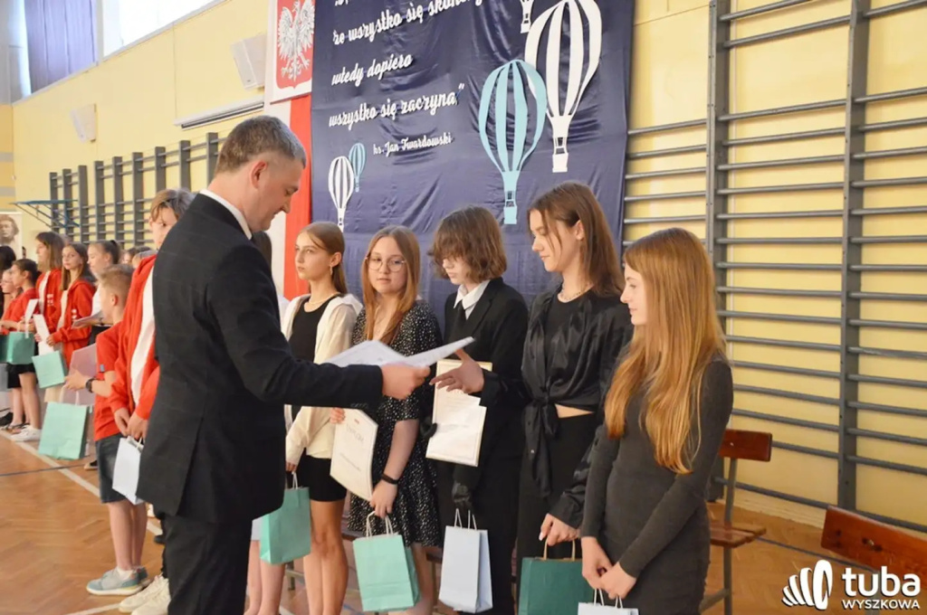 Uczniowie gminy Wyszków uroczyście zakończyli rok szkolny 2022/2023