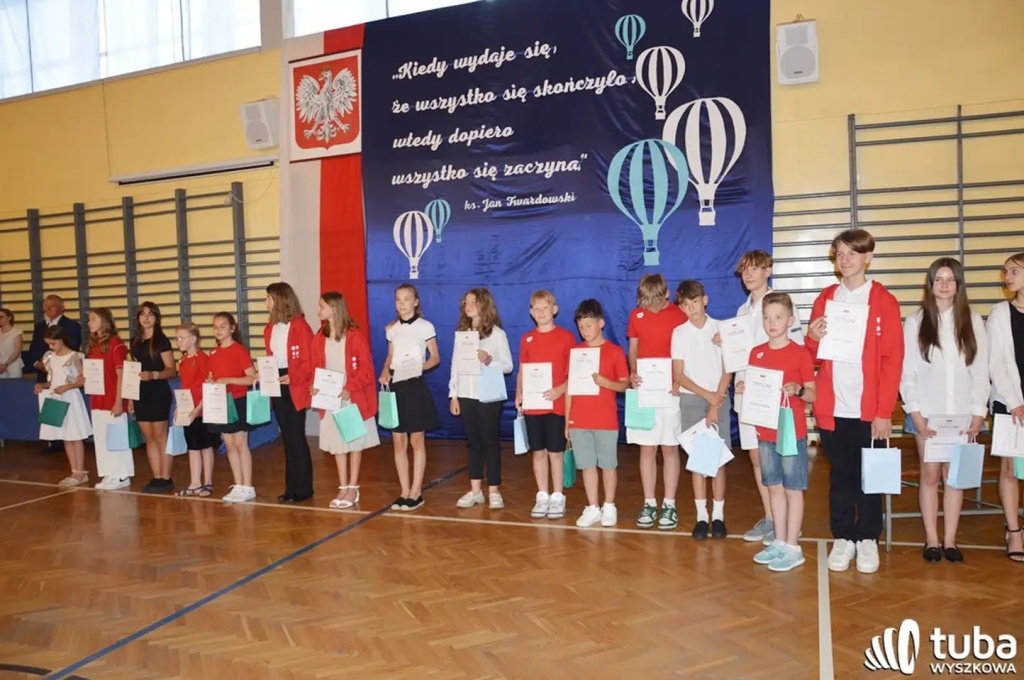 Uczniowie gminy Wyszków uroczyście zakończyli rok szkolny 2022/2023