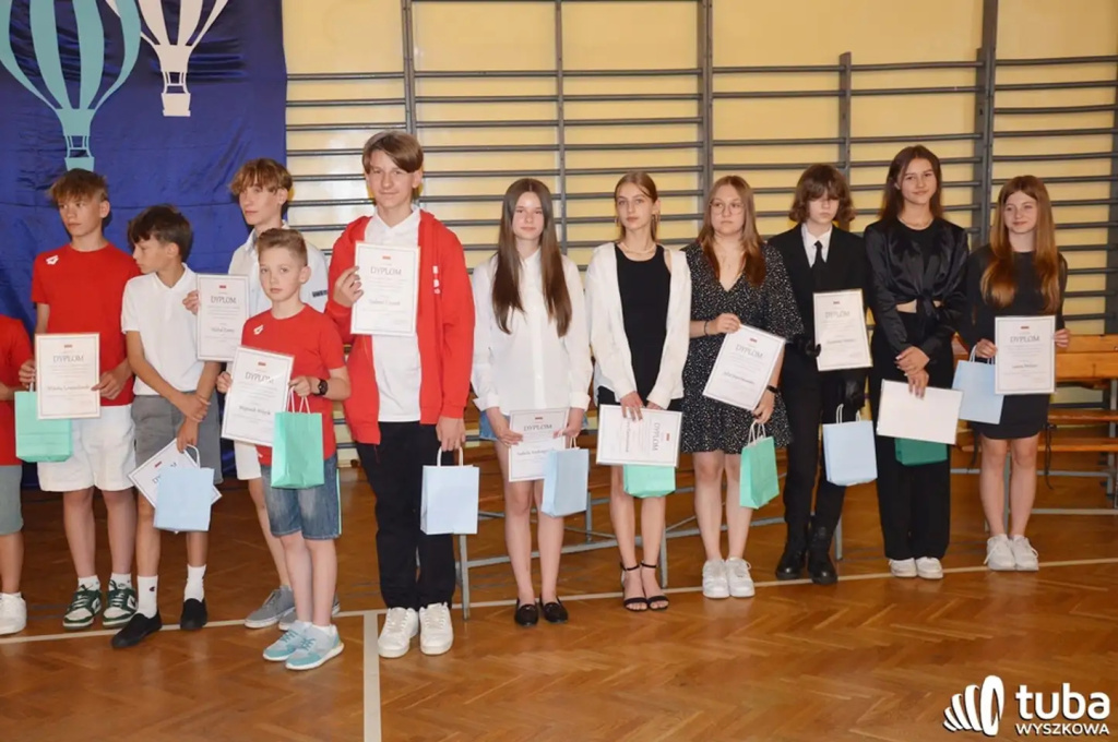 Uczniowie gminy Wyszków uroczyście zakończyli rok szkolny 2022/2023