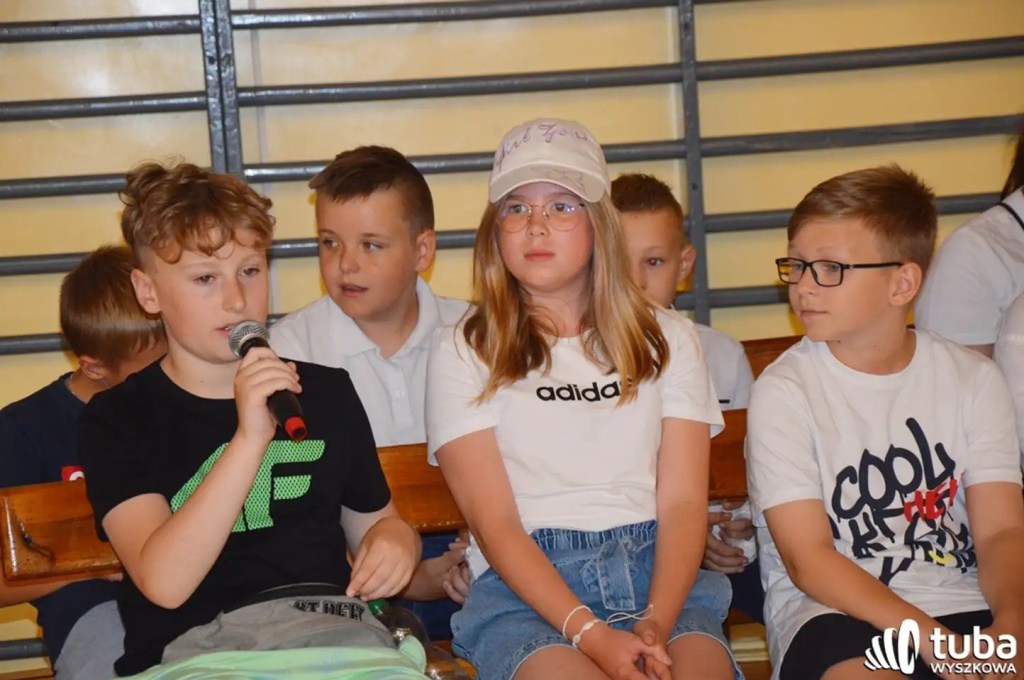Uczniowie gminy Wyszków uroczyście zakończyli rok szkolny 2022/2023