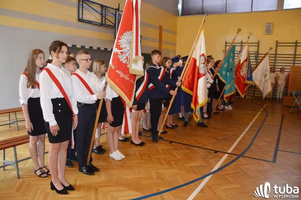 Uczniowie gminy Wyszków uroczyście zakończyli rok szkolny 2022/2023