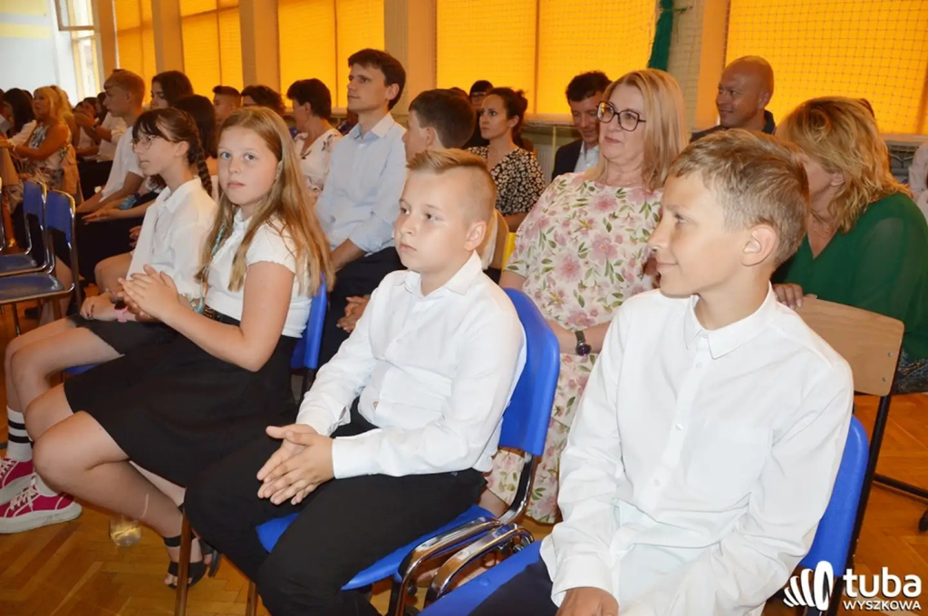 Uczniowie gminy Wyszków uroczyście zakończyli rok szkolny 2022/2023