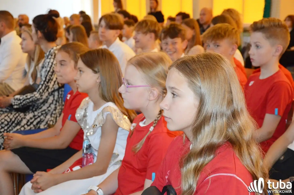 Uczniowie gminy Wyszków uroczyście zakończyli rok szkolny 2022/2023