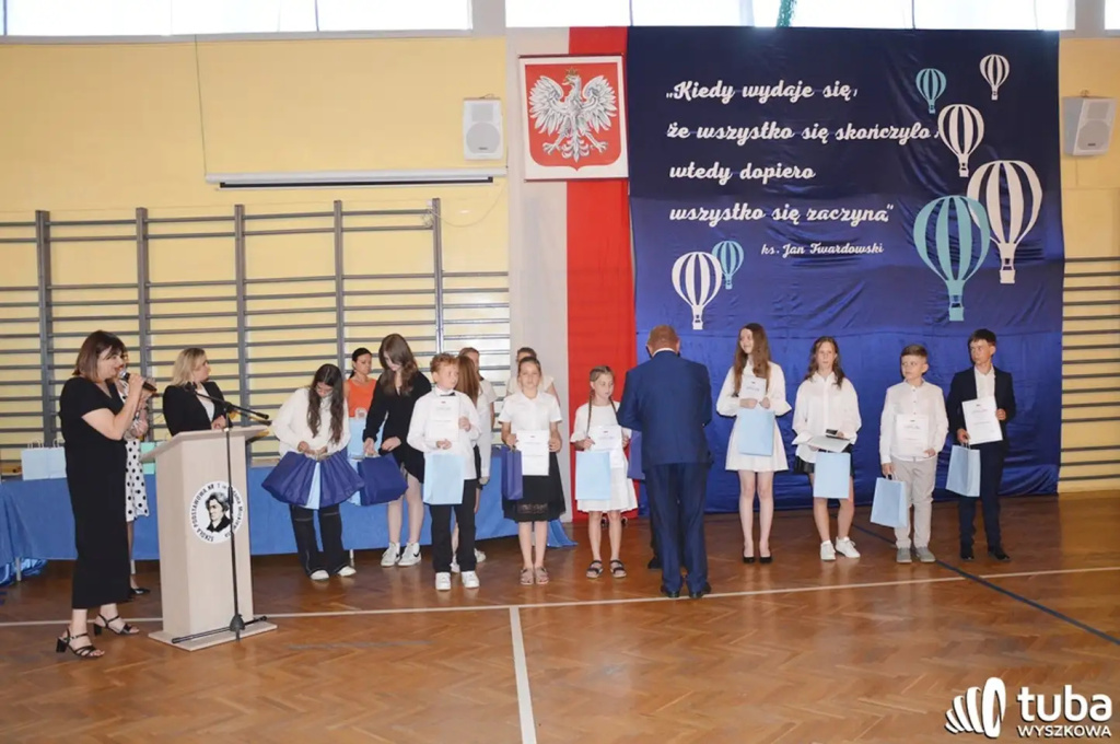 Uczniowie gminy Wyszków uroczyście zakończyli rok szkolny 2022/2023