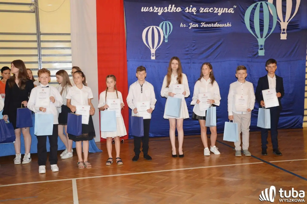 Uczniowie gminy Wyszków uroczyście zakończyli rok szkolny 2022/2023