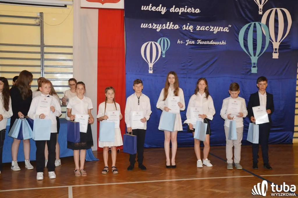 Uczniowie gminy Wyszków uroczyście zakończyli rok szkolny 2022/2023