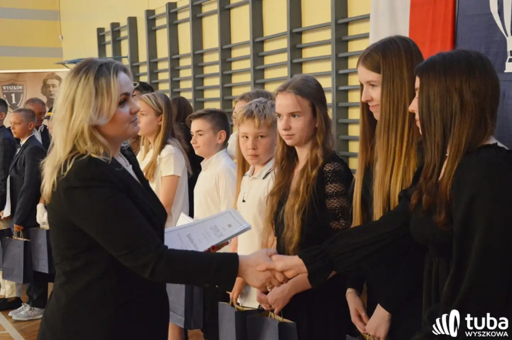 Uczniowie gminy Wyszków uroczyście zakończyli rok szkolny 2022/2023