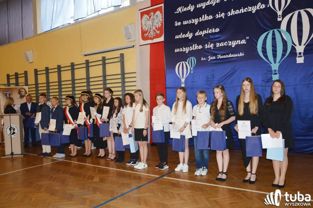Uczniowie gminy Wyszków uroczyście zakończyli rok szkolny 2022/2023