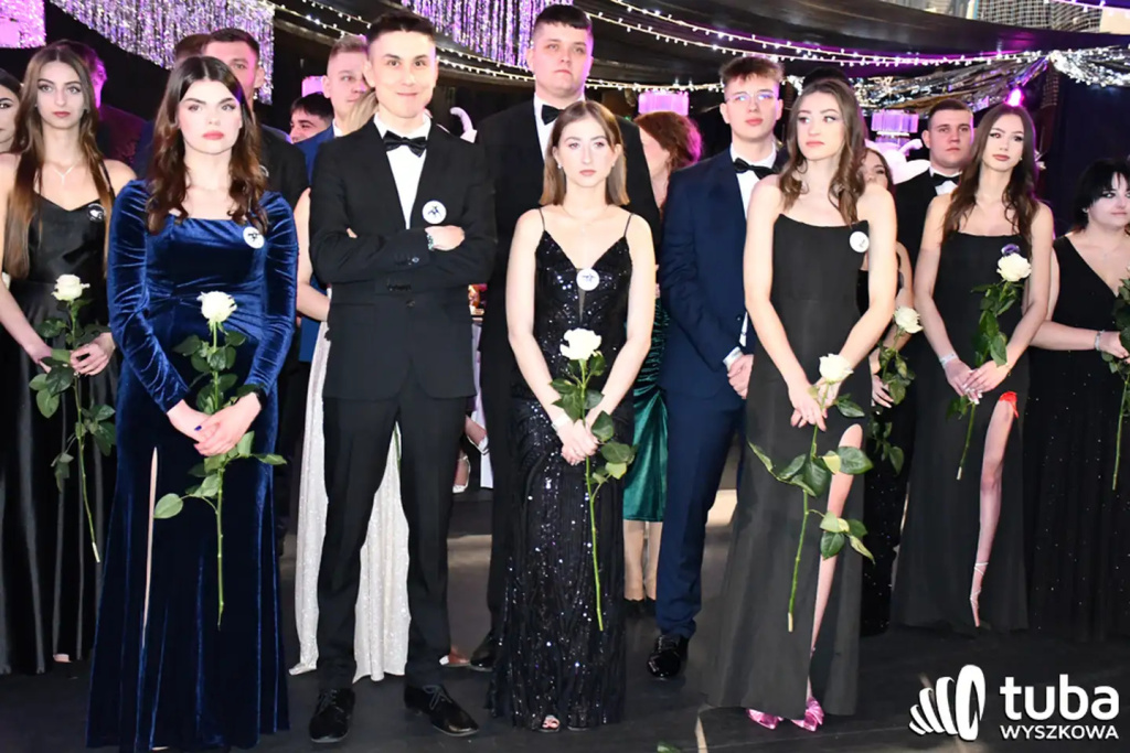 Tanecznym krokiem w dorosłość. Studniówka 2024 Zespołu Szkół nr 1 (VIDEO)