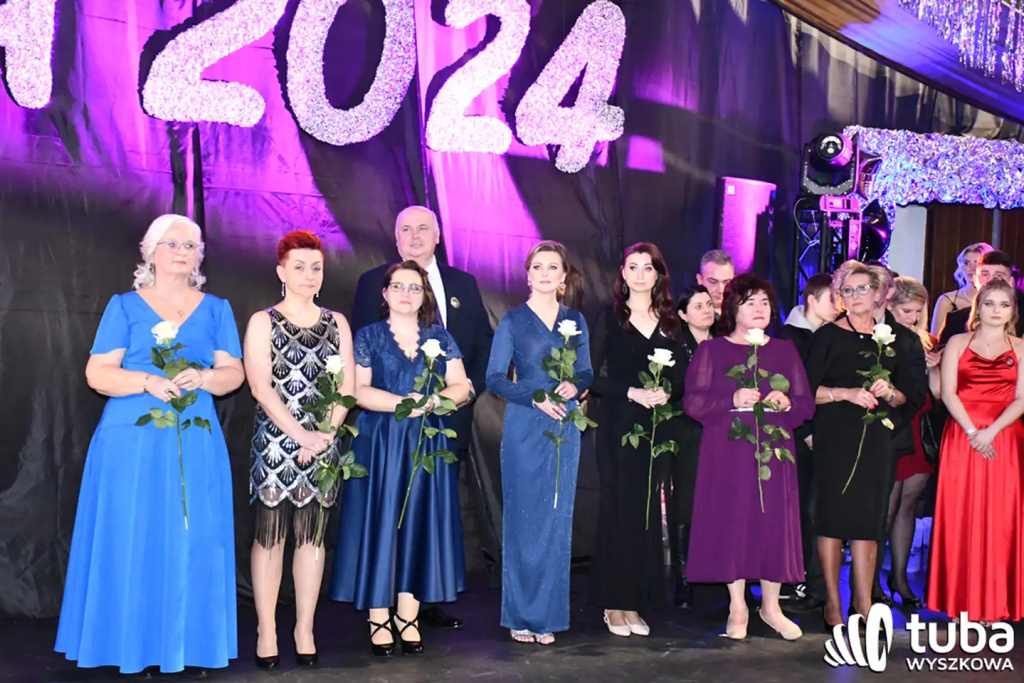 Tanecznym krokiem w dorosłość. Studniówka 2024 Zespołu Szkół nr 1 (VIDEO)