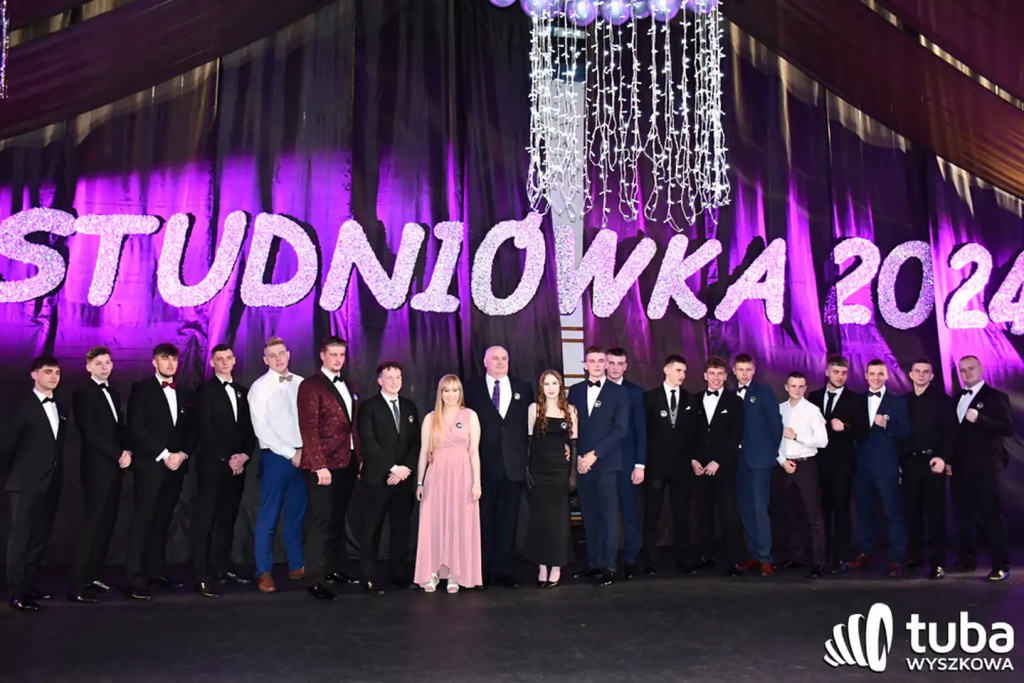 Tanecznym krokiem w dorosłość. Studniówka 2024 Zespołu Szkół nr 1 (VIDEO)