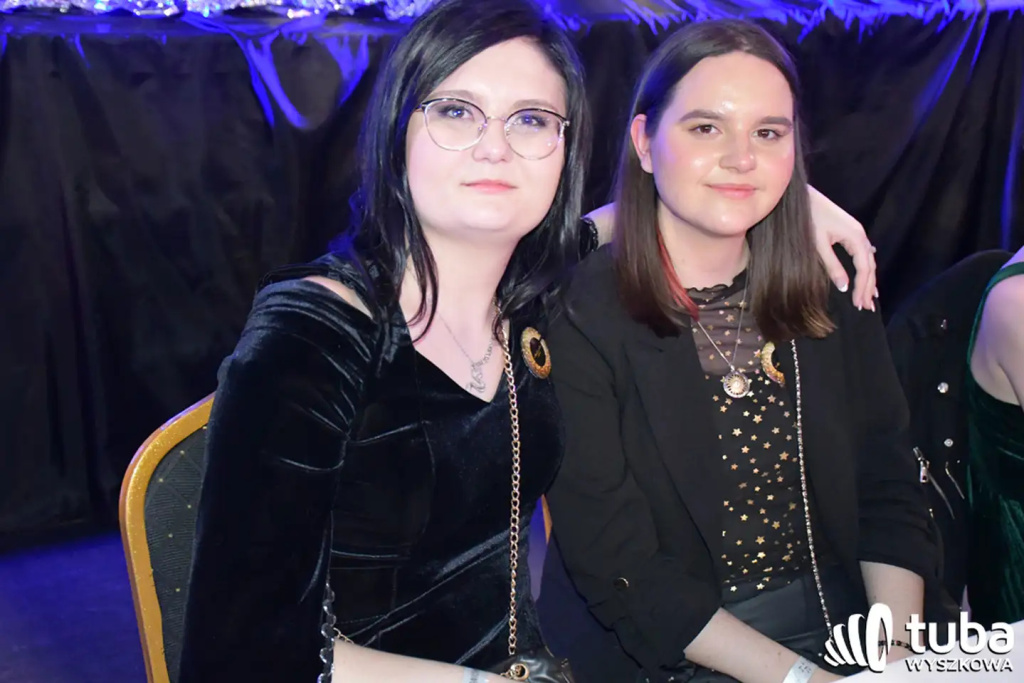Tanecznym krokiem w dorosłość. Studniówka 2024 Zespołu Szkół nr 1 (VIDEO)