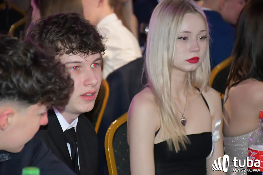 Tanecznym krokiem w dorosłość. Studniówka 2024 Zespołu Szkół nr 1 (VIDEO)