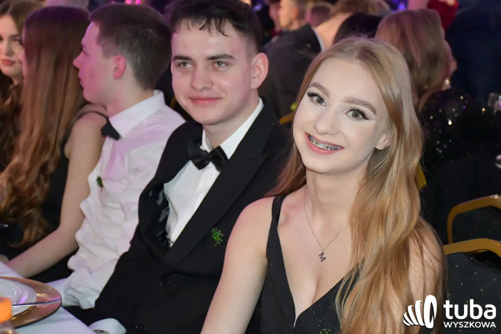 Tanecznym krokiem w dorosłość. Studniówka 2024 Zespołu Szkół nr 1 (VIDEO)