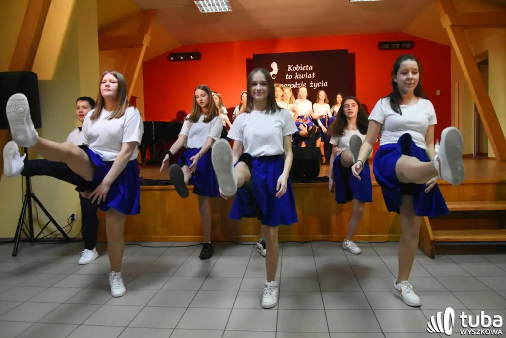 “Kobieta to kwiat w ogrodzie życia”