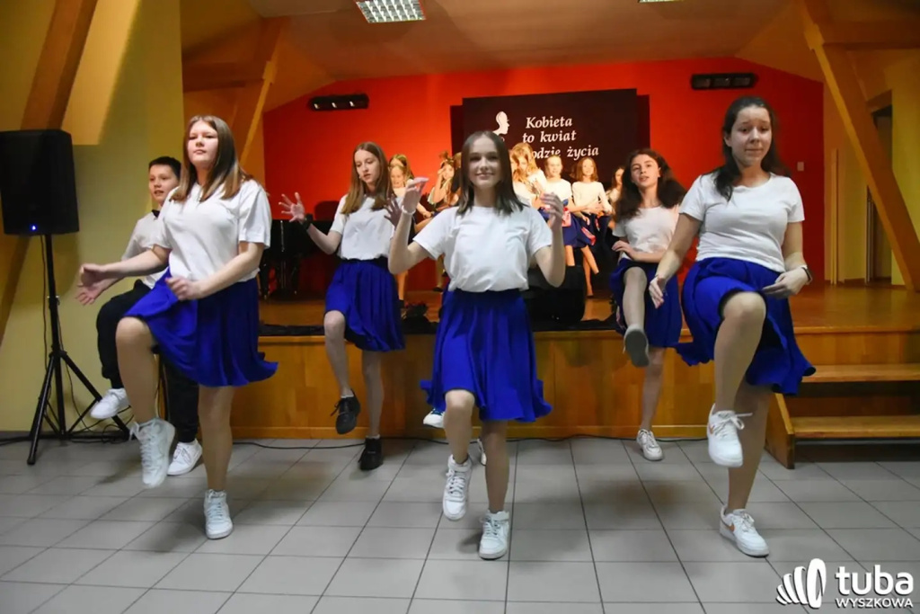 “Kobieta to kwiat w ogrodzie życia”