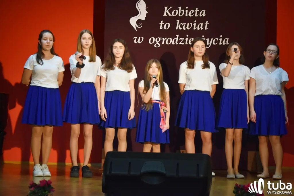 “Kobieta to kwiat w ogrodzie życia”