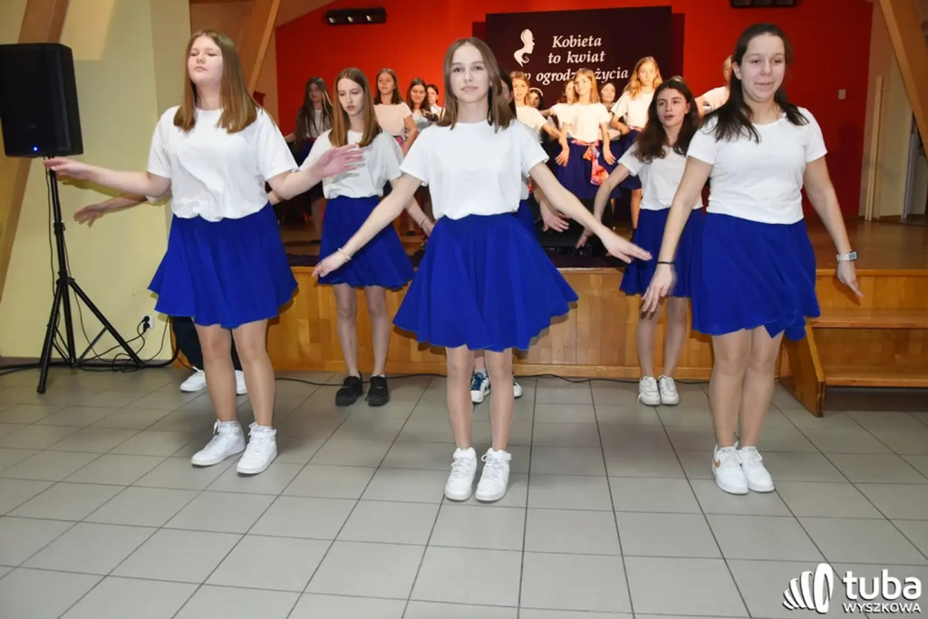 “Kobieta to kwiat w ogrodzie życia”