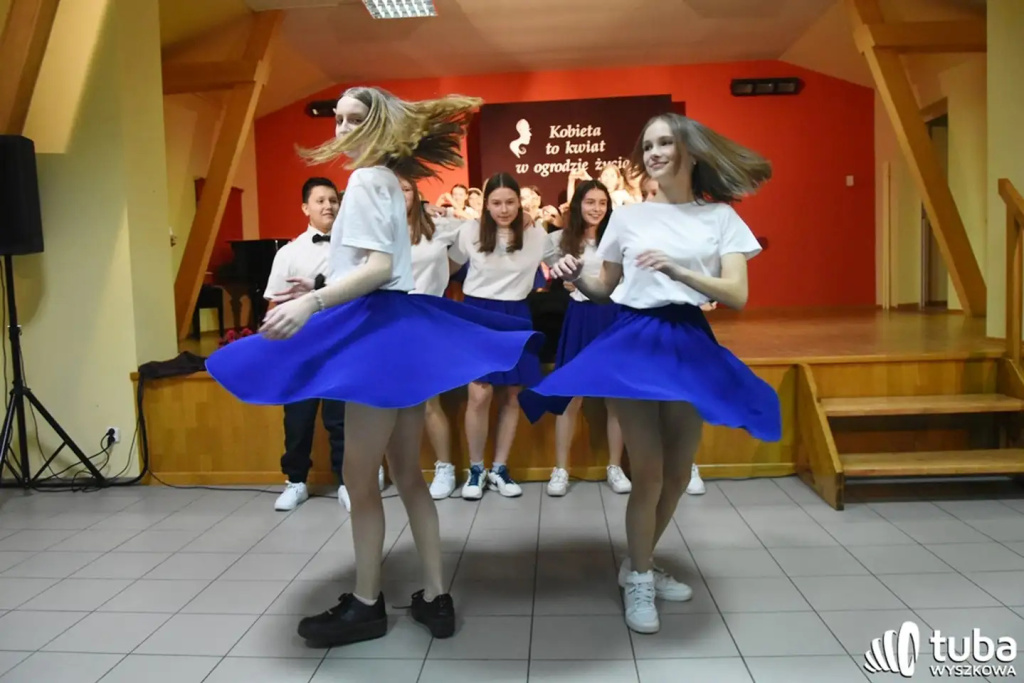“Kobieta to kwiat w ogrodzie życia”