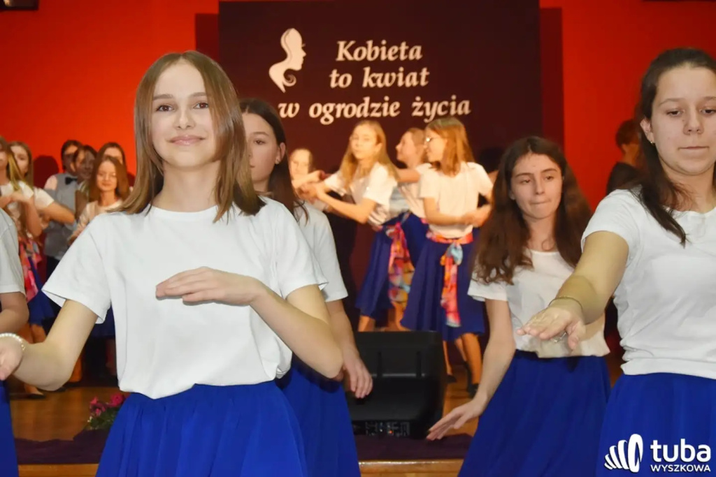 “Kobieta to kwiat w ogrodzie życia”