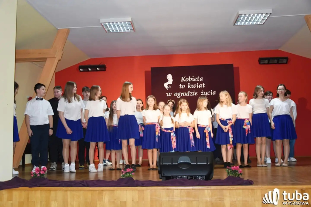 “Kobieta to kwiat w ogrodzie życia”