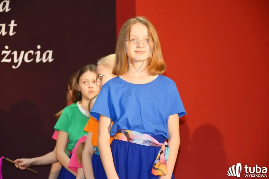 “Kobieta to kwiat w ogrodzie życia”