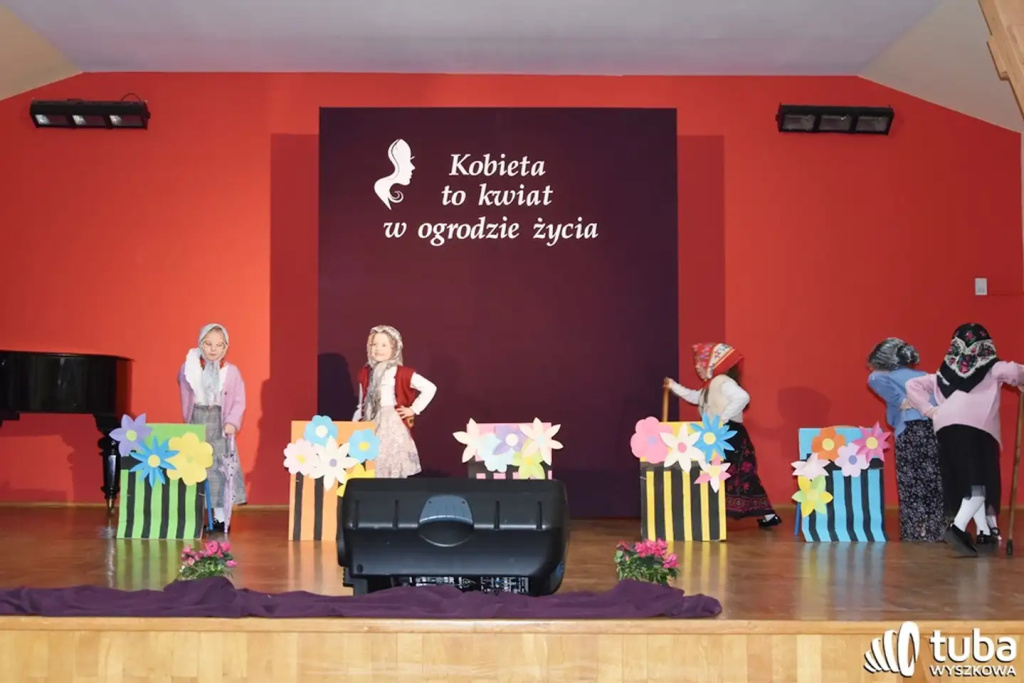 “Kobieta to kwiat w ogrodzie życia”
