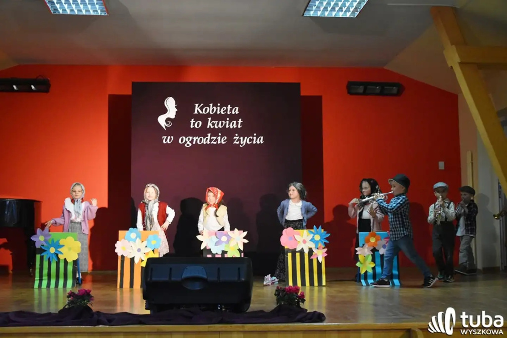 “Kobieta to kwiat w ogrodzie życia”