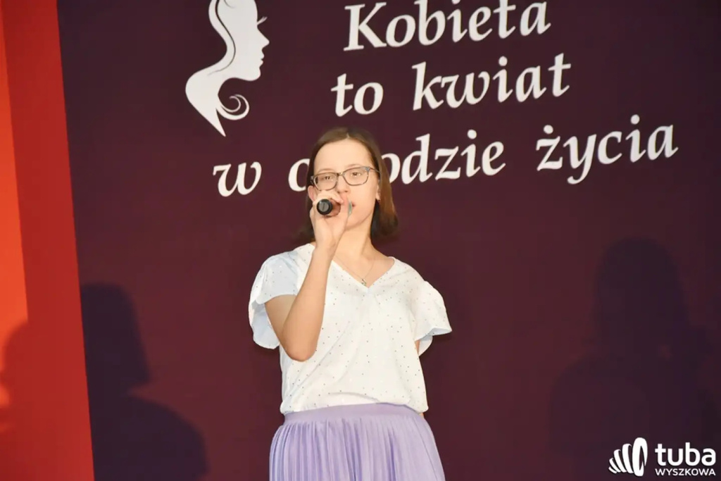 “Kobieta to kwiat w ogrodzie życia”