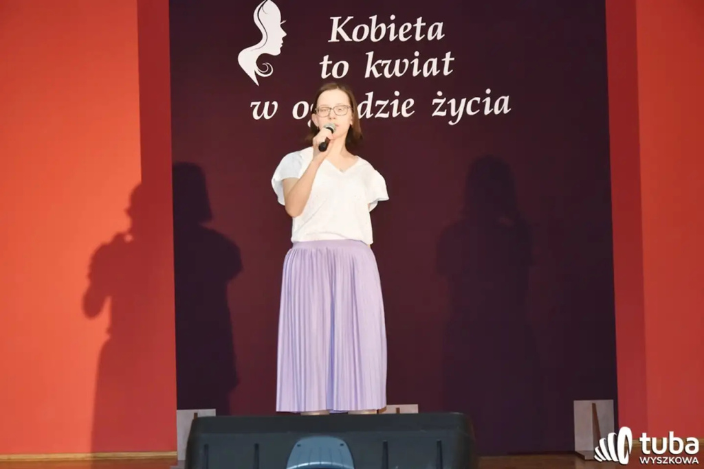 “Kobieta to kwiat w ogrodzie życia”