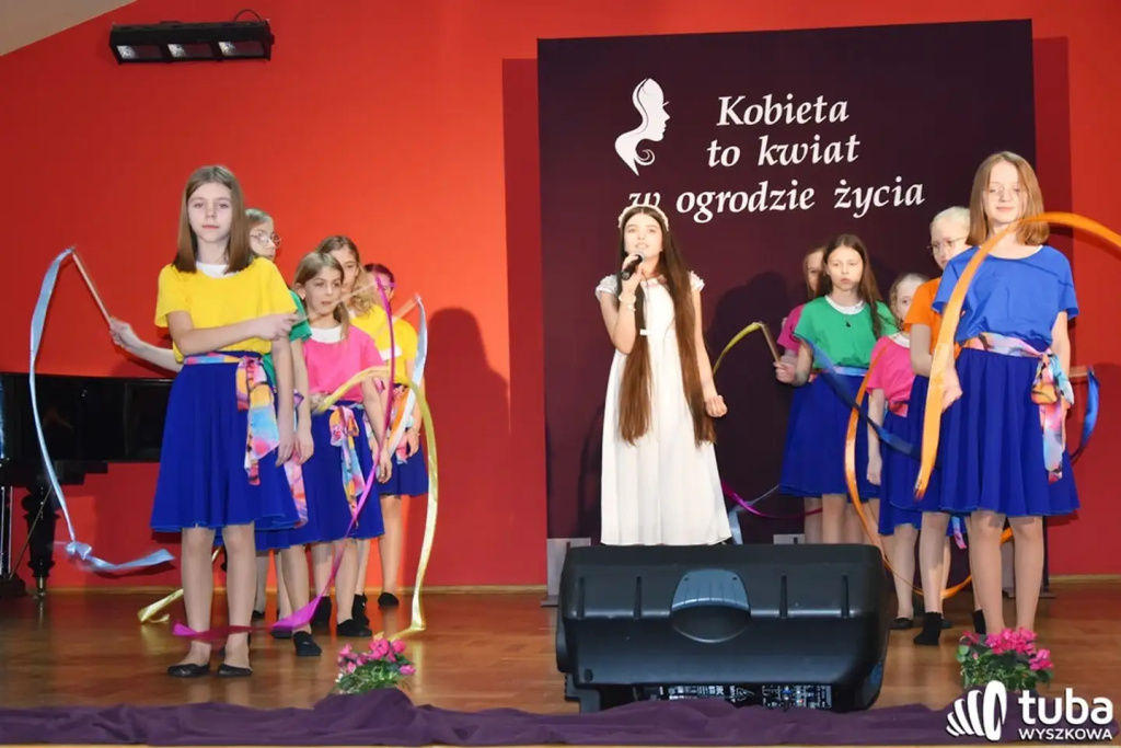 “Kobieta to kwiat w ogrodzie życia”