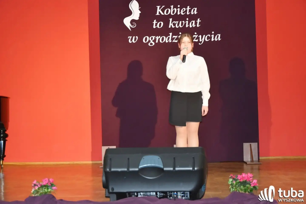 “Kobieta to kwiat w ogrodzie życia”