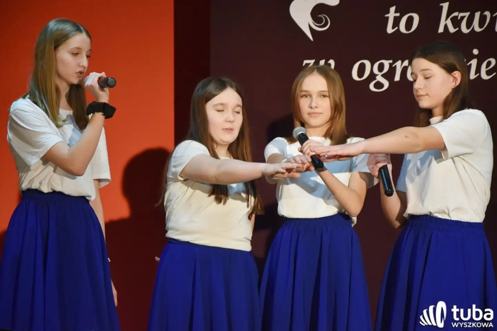 “Kobieta to kwiat w ogrodzie życia”