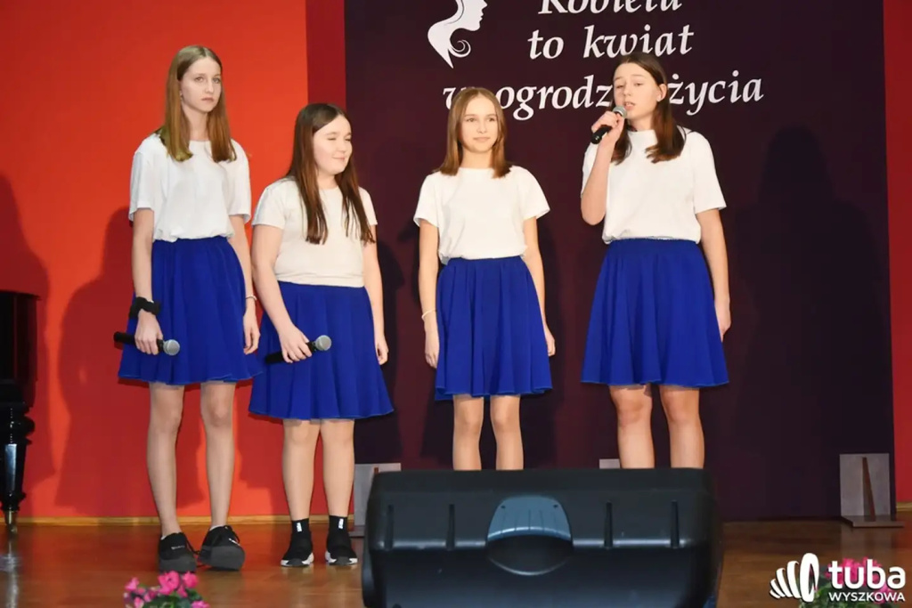 “Kobieta to kwiat w ogrodzie życia”