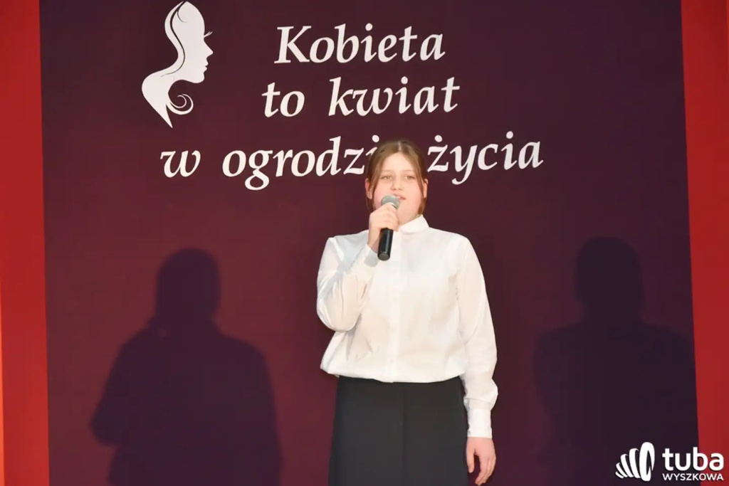 “Kobieta to kwiat w ogrodzie życia”