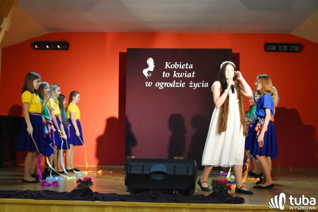 “Kobieta to kwiat w ogrodzie życia”